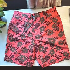Like New Uniqlo Coral and pale green Floral Men's Hybrid Shorts Sz M 30-33
